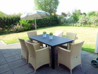 Terrasse mit Aussicht auf das Wasser