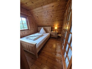 Kleines Schlafzimmer mit einem Doppelbett 1,4x2,0 m