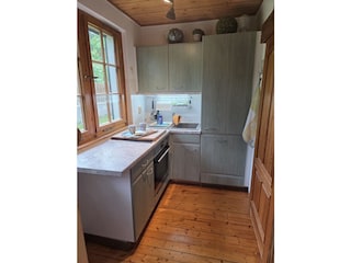 Küche mit Geschirspühler, Waschmaschi., Herd, Kühlsch.