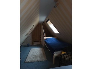Dachzimmer mit zwei Betten