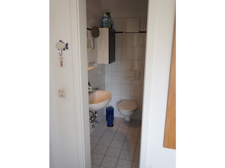 Badezimmer, Dusche, Waschmaschine nicht sichtbar
