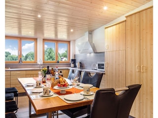 Esszimmer mit Küche