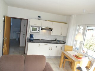 Der Wohnschlafraum mit der Küchenzeile