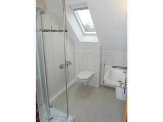 Tageslichtbad mit Dusche und WC