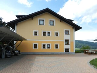 Nordansicht mit Carport