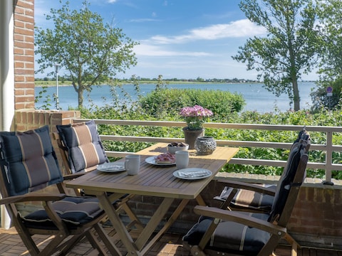 Apartment Traumhafter Meerblick in Lemkenhafen
