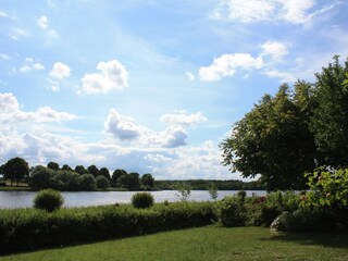 Blick vom Liegestuhl aus