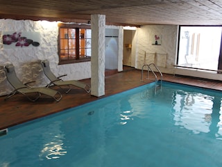 Hallenbad & Sauna