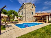 Villa Parentium with pool in Porec- wiibuk.com