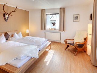 Schlafzimmer mit Südbalkon