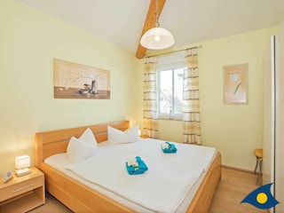 Schlafzimmer mit Doppelbett