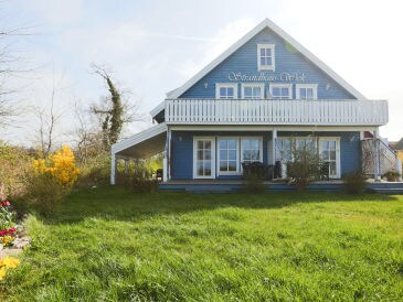 Ferienwohnung 4 im Strandhaus-Wiek mit Terrasse zum Wasser