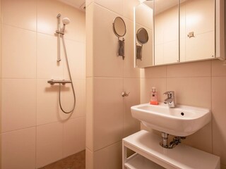 bathroom for 2nd bedroom