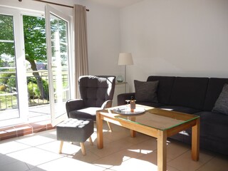 Wohnraum mit Balkonzugang