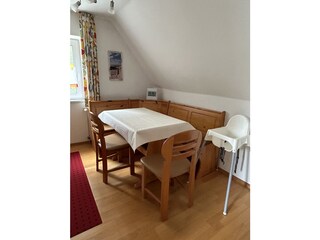 Essgruppe mit Kinderstuhl