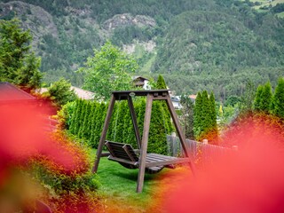 Garten mit Relaxschaukel