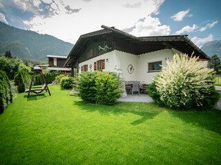 Haus mit Parkplatz