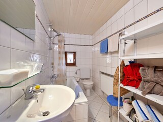 Bad mit Dusche/WC