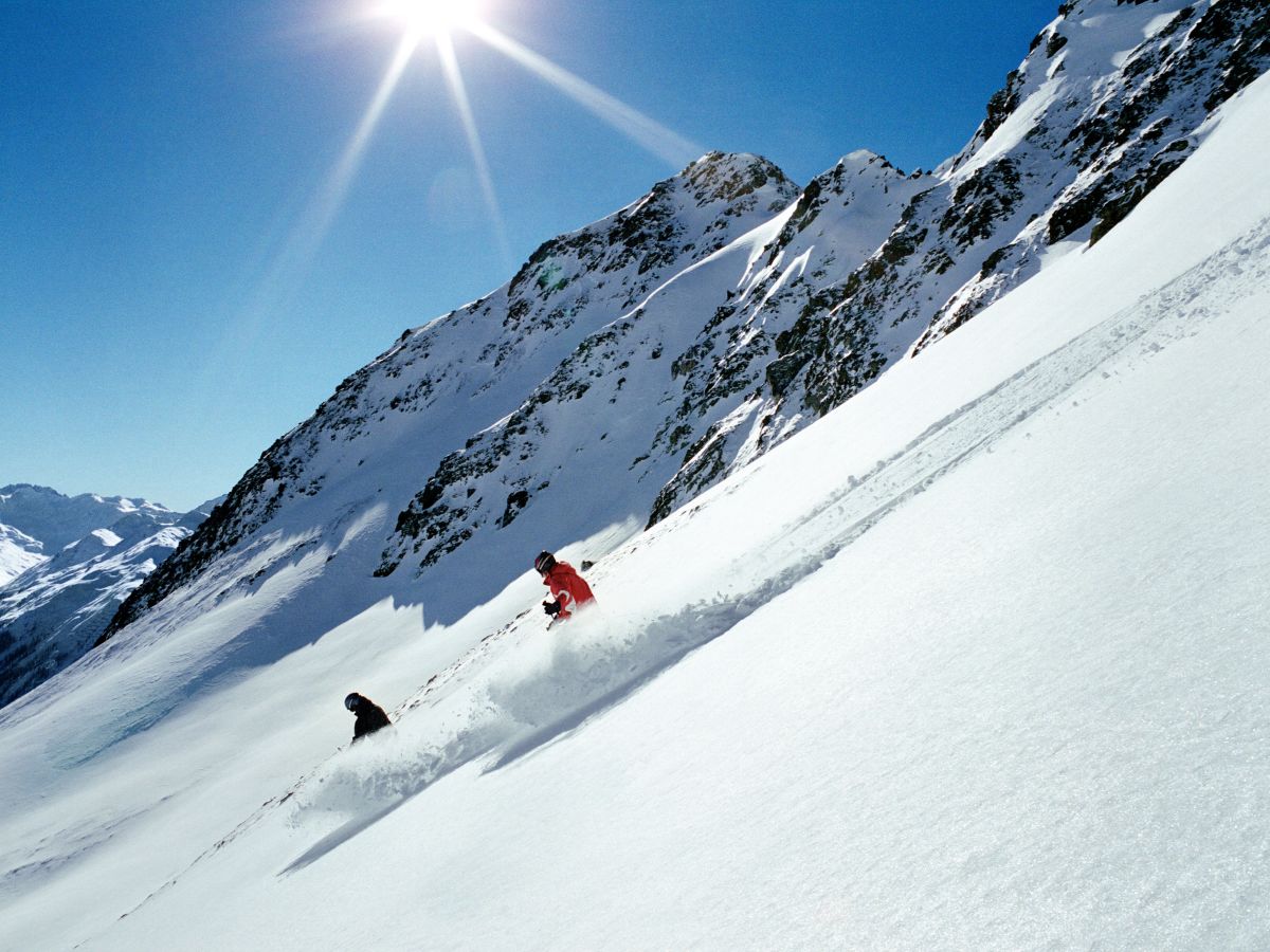 Skifahren auf freigegebenen Tiefschneepisten