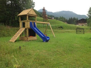 Spielplatz am See mit Fußballtor