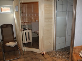 Sauna und Dusche im Untergeschoss