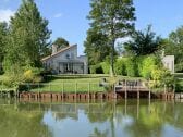 sehr grosse Garten am Wasser