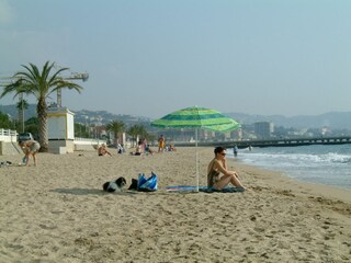 Oktober in Cannes: sommerlich warm und leere Strände