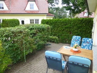 transportabler Hundezaun zum Einzäunen der Terrasse