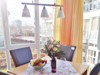 Der helle, freundliche Essbereich