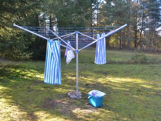 Wäschespinne im Garten