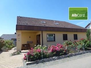 Haus mit "Ferienwohnung am Hohenneuffen"
