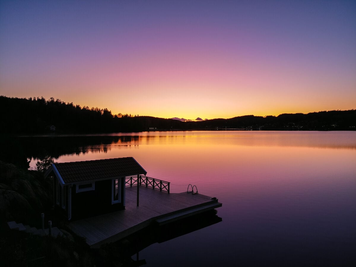 Blick in den Sonnenuntergang über den neuen Steg