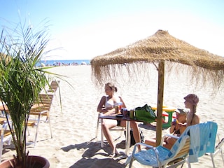 Strand mit Beachbar