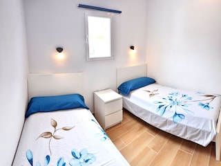 Schlafzimmer 2