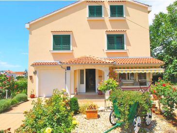 Luxuriöse Ferienwohnung 200 zum Strand