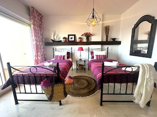 second bedroom w. seaviews