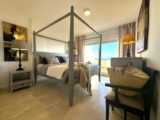 large master suite w. frontal seaviews