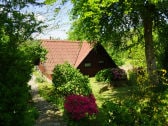 Blick zum Honighaus über die breite Steintreppe