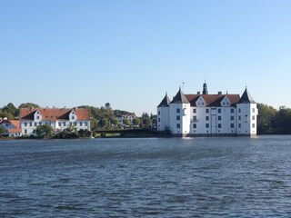 Um die Ecke das Glücksburger Wasserschloss