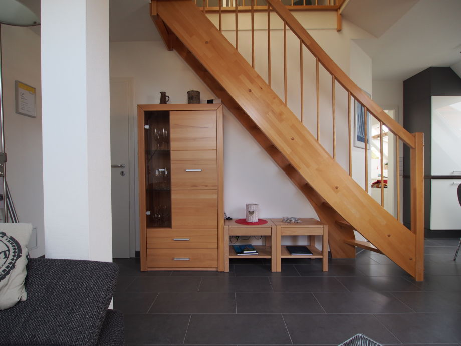 Ideen für stauraum unter der treppe: praktischer treppenschrank ...