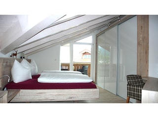 Wunderschönes Schlafzimmer mit Doppelbett