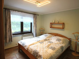 Schlafzimmer mit Doppelbett