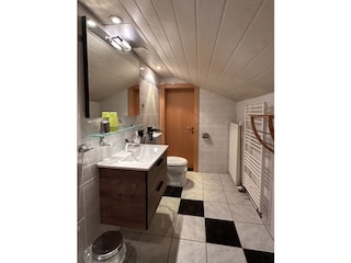 Badezimmer im OG