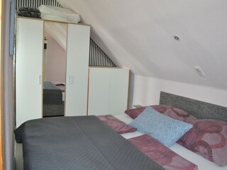 Boxspringbett 180 breit mit Kleiderschrank