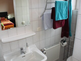 Duschbad/WC - je Schlafzimmer