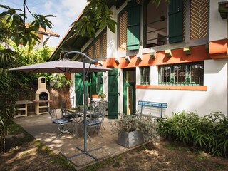 Vordere Terrasse mit Barbecue
