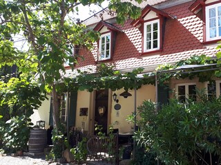 Idyllischer Innenhof unseres denkmalgeschützen Anwesens