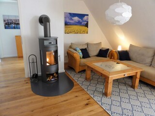 Gemütliche Sofas am Kamin