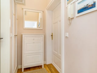 Der Wohnungsflur mit Garderobe