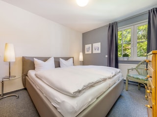Das schöne Schalfzimmer mit Doppelbett ...